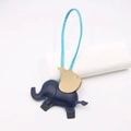 Pendentif de sac créatif en cuir éléphant bleu foncé avec lanière bleue et petites ailes - Bleu Marine