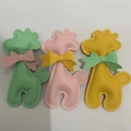 Ciondolo borsa giraffa in pelle PU con fiocco nei colori verde menta, rosa e giallo - Verde Nuovo