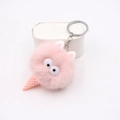 Portachiavi peluche gatto cono gelato rosa con grandi occhi su un supporto bianco semplice - Rosa chiaro