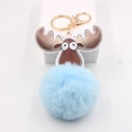 Porte-clés renne mignon avec pompon bleu clair en fourrure douce et anneau doré - Bleu clair