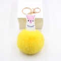 Porte-clés alpaga avec pompon jaune pour sacs avec mousqueton en métal doré élégant - Jaune