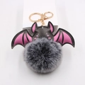 Porte-clés pompon chauve-souris gothique en peluche avec fermoir en métal doré - Noir bicolore