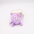 Porte-clés monstre en peluche violette avec membres à ressort et bonnet rose sur fond blanc - Violet Taro