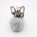 Détail du porte-clés bouledogue français en peluche avec pompon et fermoir doré - Porte-clés Doré / Gris clair