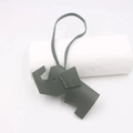 Elefant-Taschenanhänger aus grau-grünem PU-Leder mit Litschi-Maserung und Umhängeband - Lanyard Elefant Anhänger / Dunkelgrün