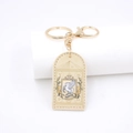 Detail van beige PU-lederen sleutelhanger met gouden metalen ring en pegasus-embleem - Beige Pegasus