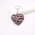 Llavero de corazón de tela con estampado de leopardo rosa y cadena de metal plateado - Rosa