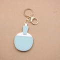 Llavero de paleta de ping pong en cuero azul claro y blanco con anillo de metal dorado fino - Estilo Raqueta de Tenis de Mesa / Azul