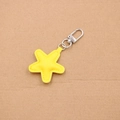 Pendentif étoile en cuir jaune avec fermoir à ressort argenté et couture faite à la main - Jaune