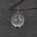 Collana con ciondolo a sfera di vetro con dente di leone e cordino intrecciato marrone - Due Semi di Dente di Leone