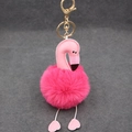 Porte-clés flamant rose en fausse fourrure avec fermoir doré et détails pieds en cœur - 8cm / Rouge Rose