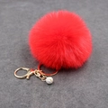 Detail eines roten 8cm Kunstfell Schlüsselanhängers mit goldenem Verschluss und Glitzerball - (Strassball) Kaninchenfellimitat-8CM / Rot
