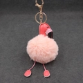 Detail van roze flamingo sleutelhanger van imitatiebont met gouden metalen haak - Roze