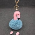 Détail de la tête de flamant en similicuir rose et pompon en fausse fourrure bleue sur doré - 8cm / Bleu sarcelle