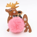 Détail du porte-clés renne de Noël avec pompon rose et cuir PU imprimé de flocons de neige - Rose Foncé