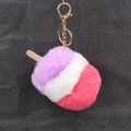 Porte-clés crème glacée en peluche tricolore avec pompons violet, blanc et rose - 9cm x 12cm / Violet Blanc Rouge