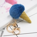 Porte-clés cornet de glace en fausse fourrure bleue avec anneau en métal doré élégant - Crème Glacée + Fermoir Doré / Bleu marine