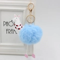 Dettaglio portachiavi alpaca blu con pompon in ecopelliccia e chiusura in metallo dorato - 8cm Pelliccia di Coniglio Sintetica / Azzurro