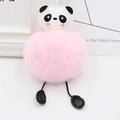 Dettaglio di un simpatico portachiavi panda di peluche con pompon rosa per borse - Rosa