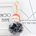 Détail du charm Père Noël en cuir avec pompon en fausse fourrure grise et fermoir doré - Noir bicolore