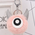 Roze harige monster sleutelhanger met grijze lederen hoorns en zilveren metalen sluiting - Roze