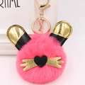 Porte-clés tête de lapin en peluche rose avec oreilles dorées et fermoir mousqueton - Rouge pastèque