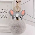 Detail van grijze bulldog sleutelhanger met zachte pompon en gouden metalen ring - Gouden 8-Vorm Ketting / Lichtgrijs-Grijs