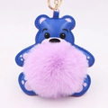 Porte-clés ours bleu avec pompon en fourrure violette et mousqueton doré - Style Chaîne De Clé Or / Violet Taro & Bleu