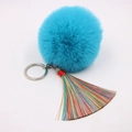 Detailansicht von blauem Kunstpelz-Bommel mit bunter Seidenquaste an silbernem Schlüsselring - (Bunte Quaste)-8cm Künstliches Kaninchenfell / See Blau