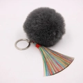 Detailaufnahme eines böhmischen Schlüsselanhängers mit grauem Pelzbommel und bunten Quasten - (Bunte Quaste)-8cm Künstliches Kaninchenfell / Dunkelgrau