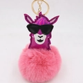 Détail du porte-clés alpaga avec boule de fourrure rose et tête en tissu laser avec lunettes - Porte-clés Doré / Alpaga Rose Rouge Rose Foncé