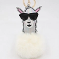Détail d'un porte-clés alpaga à pompon avec lunettes et texture douce en peluche blanche - Porte-clés Doré / Alpaga Blanc Blanc Beige