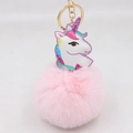 Détail du pompon en fausse fourrure rose et du pendentif licorne avec anneau doré - Porte-clés Doré / Rose Clair
