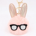 Porte-clés lapin en peluche rose avec oreilles à paillettes et lunettes de soleil - Rose