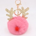 Detailansicht eines rosa Bommel-Schlüsselanhängers mit goldenen Glitzer-Rentiergeweihen - Weihnachtshirsch Stil (圣诞鹿钥匙扣) / Dunkelrosa