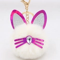 Schattige witte pluche kat sleutelhanger met paarse lovertjes en gouden sluiting - Off-wit