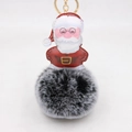 Dettaglio del portachiavi di Babbo Natale con pompon in ecopelliccia e anello in metallo - Portachiavi d'Oro / Nero Bicolore