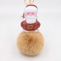 Dettaglio portachiavi Babbo Natale con pompon in ecopelliccia e anello dorato - Portachiavi d'Oro / Cachi