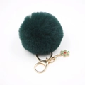 Détail d'un porte-clés pompon vert foncé avec pendentif flocon de neige doré - Vert Foncé