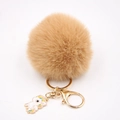 Détail du porte-clés en fausse fourrure kaki avec pendentif licorne et anneau doré - Porte-clés Licorne / Khaki