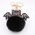 Llavero de murciélago de Halloween con pompón negro y anillo de metal dorado - Negro