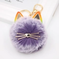 Süßer lila flauschiger Katzen-Pelzball Schlüsselanhänger mit goldenen Katzenohren - Katze mit farbigen Ohren / Zweifarbig Lila
