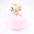 Détail de tête de renne dorée avec boule de fourrure rose clair et anneau métallique - Rose Clair