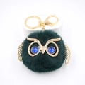Détail du porte-clés hibou avec fausse fourrure vert foncé et éléments dorés - Porte-clés Doré / Vert Foncé