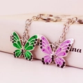 Portachiavi a farfalla con strass e ali in smalto nei colori verde e viola vivaci - Rosa