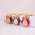 Tre portachiavi a forma di gufo con occhiali in smalto e strass bianchi in tre colori - Multicolore