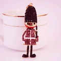 Niedlicher britischer Royal Guard Schlüsselanhänger mit Glitzersteinen und Emaille - Lila