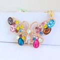 Kreativer Schmetterling Schlüsselanhänger mit bunten Kristallen und goldener Kette - Bunt