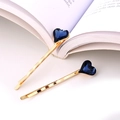 Set di due fermagli dorati a onde con cristalli a forma di cuore blu intenso - Blu