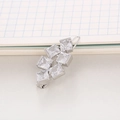 Barrette à cheveux argentée ornée de six zircons carrés avec un design empilé - Carré Argent